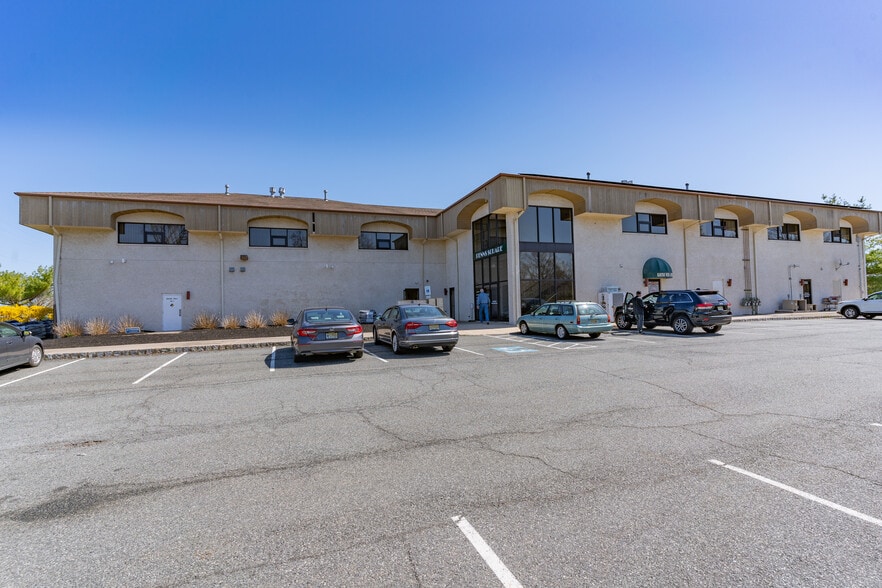 14 Commerce St, Flemington, NJ for lease - Building Photo - Image 1 of 7