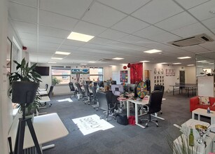 Molly Millars Ln, Wokingham for lease Interior Photo- Image 2 of 3