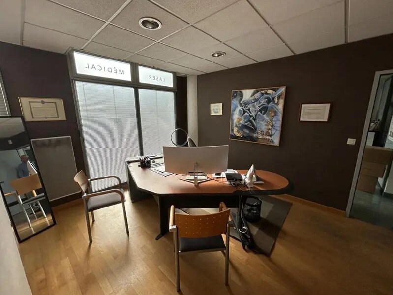 Vente Bureaux 111 m² - Photo 1