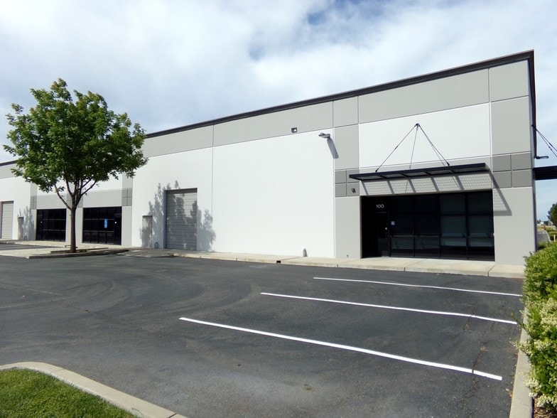 4082 Metro Dr, Stockton, CA for lease - Building Photo - Image 3 of 6