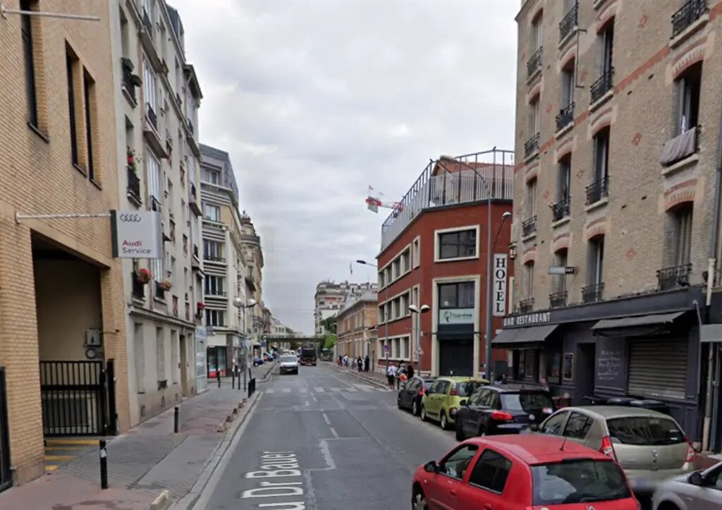 Retail in Saint-Ouen-sur-Seine for lease Building Photo- Image 1 of 3