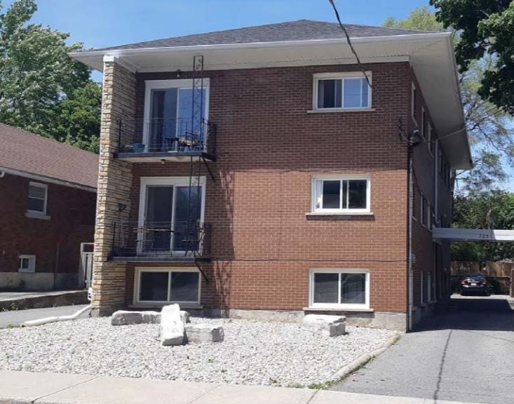 723 Johnson St, Kingston, ON for sale Primary Photo- Image 1 of 1