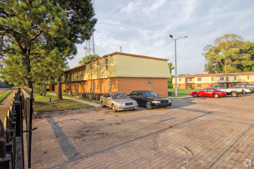 4220 Overton Crossing, Memphis, TN for sale - Primary Photo - Image 1 of 1