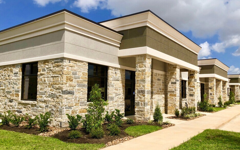 2743 Imperia Dr, Sugar Land, TX for lease - Condo Photo 2 - Image 1 of 5