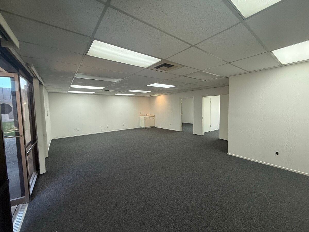 5637 N Pershing Ave, Stockton, CA 95207 - Unit B8 - - Interior Photo - Image 1 of 5