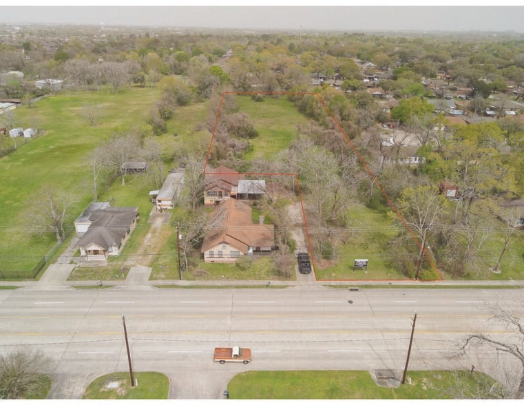 1203 Massey Tompkins Rd, Baytown, TX for sale - Building Photo - Image 2 of 4