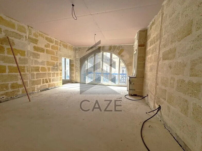 Office in Bordeaux for sale - Interior Photo - Image 1 of 5