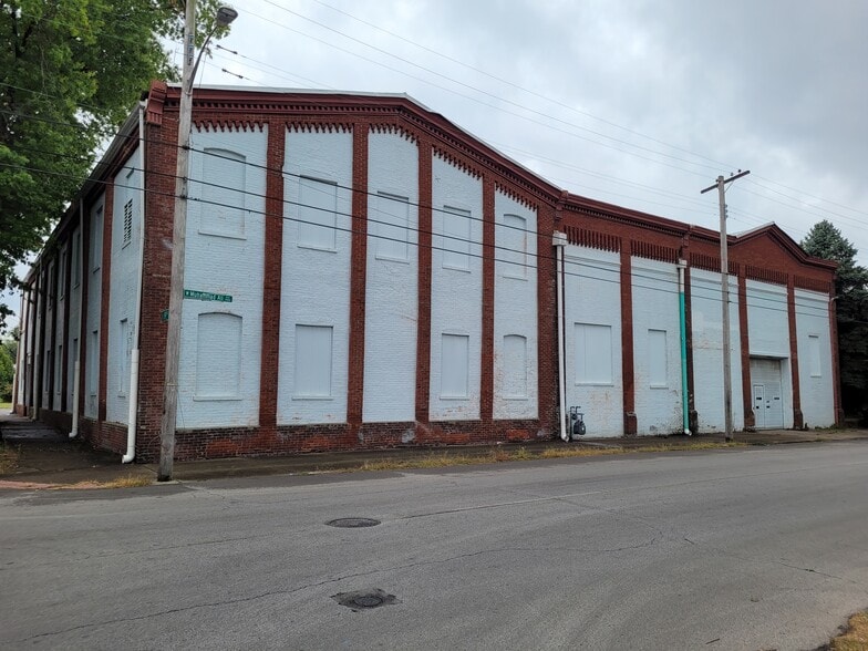 1900 W Muhammad Ali Blvd, Louisville, KY for lease - Building Photo - Image 1 of 14