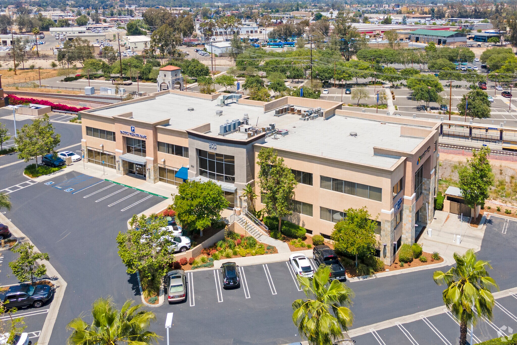 800 W Valley Pky, Escondido, CA 92025 Gateway Office Building