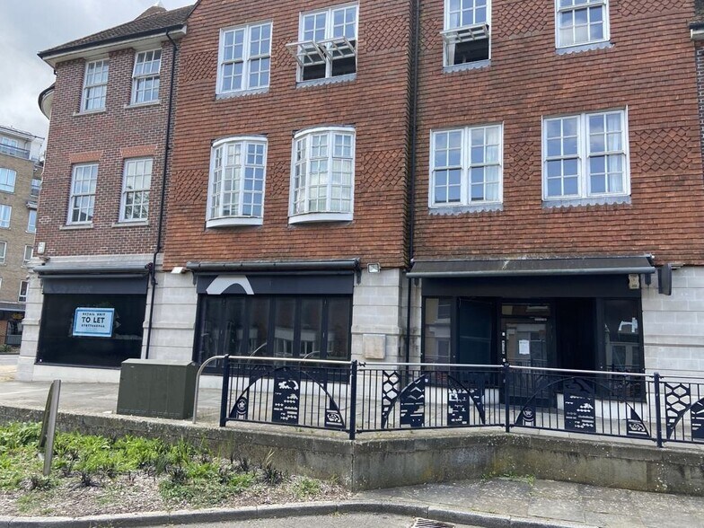 26-32 High St, Crawley for lease - Building Photo - Image 3 of 6