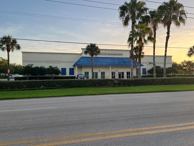 450-494 NW Lake Whitney Pl, Port Saint Lucie, FL for lease - Building Photo - Image 2 of 18