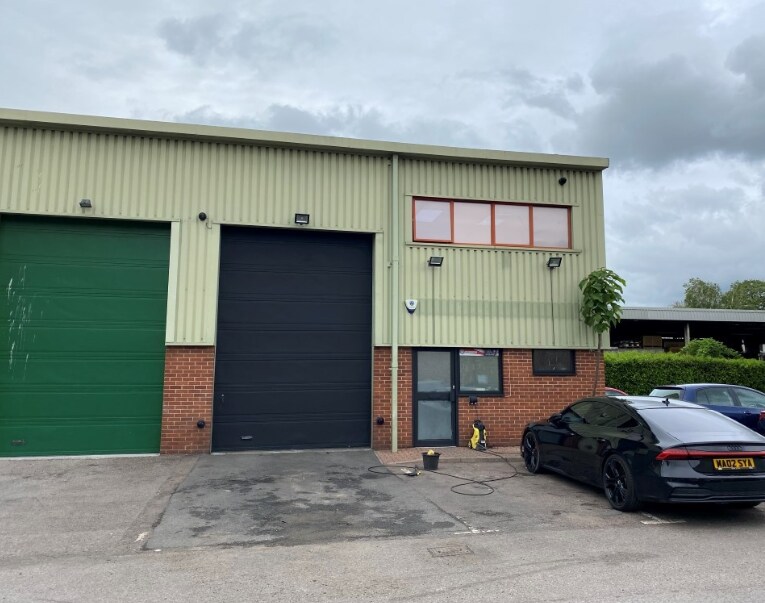 Primrose Hl, Kings Langley for sale Building Photo- Image 1 of 1