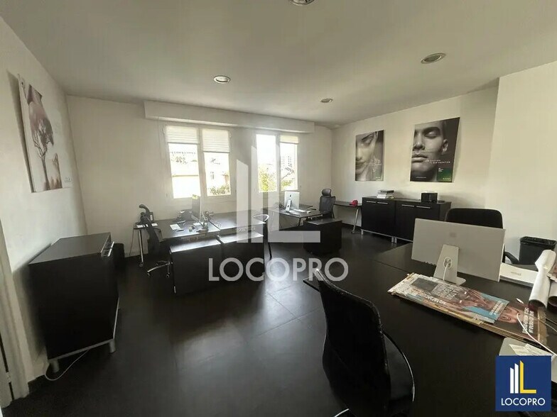Office in Nice for lease - Interior Photo - Image 2 of 12