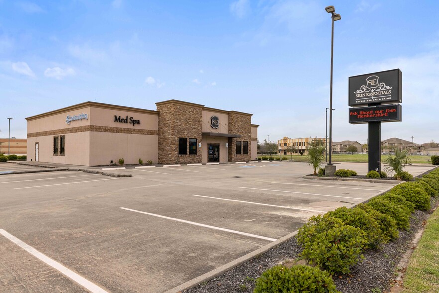 11464 Space Center Blvd, Houston, TX for sale - Building Photo - Image 2 of 3