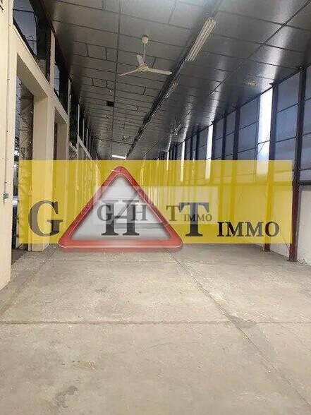 Office in Villeneuve-le-Roi for lease - Interior Photo - Image 2 of 2