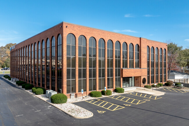 More details for 2115 Butterfield Rd, Oak Brook, IL - Office for Lease