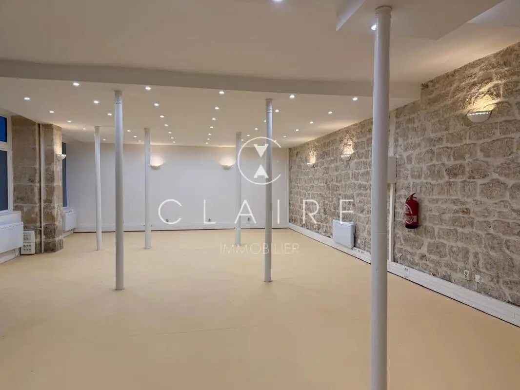 Retail in Paris for lease Interior Photo- Image 1 of 4
