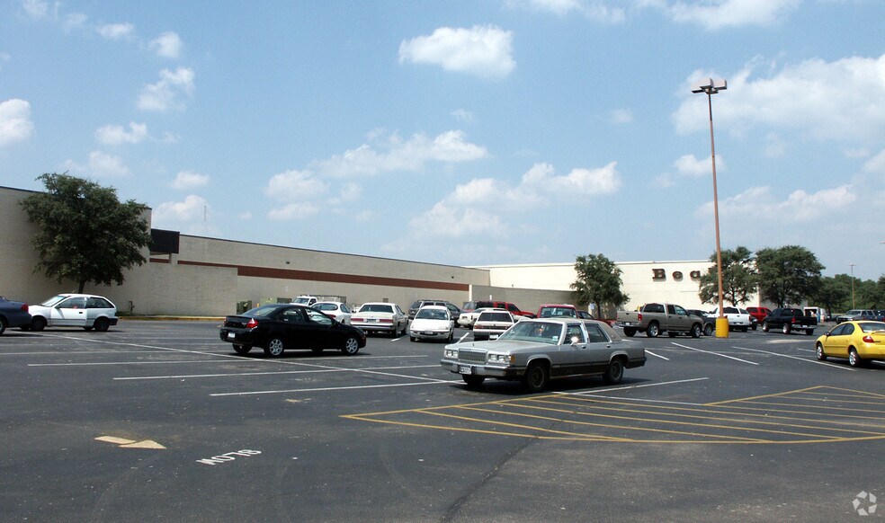 300 Early Blvd, Early, TX for lease - Building Photo - Image 1 of 12