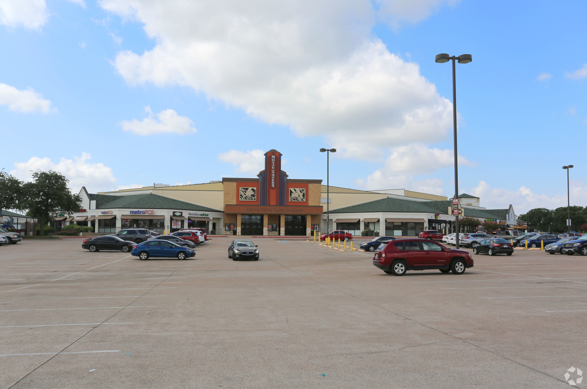 2200-2404 Airport Fwy, Bedford, TX for lease Primary Photo- Image 1 of 4