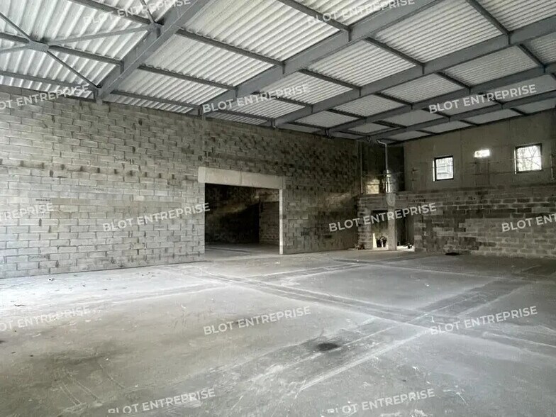Flex in Nantes for lease - Interior Photo - Image 3 of 7
