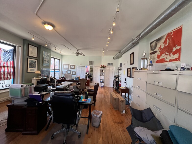 1564 N Damen Ave, Chicago, IL for lease - Interior Photo - Image 2 of 8