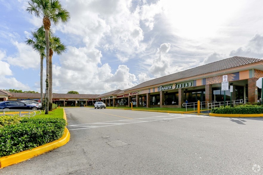 18452-18538 NW 67th Ave, Miami Gardens, FL for lease - Building Photo - Image 1 of 8