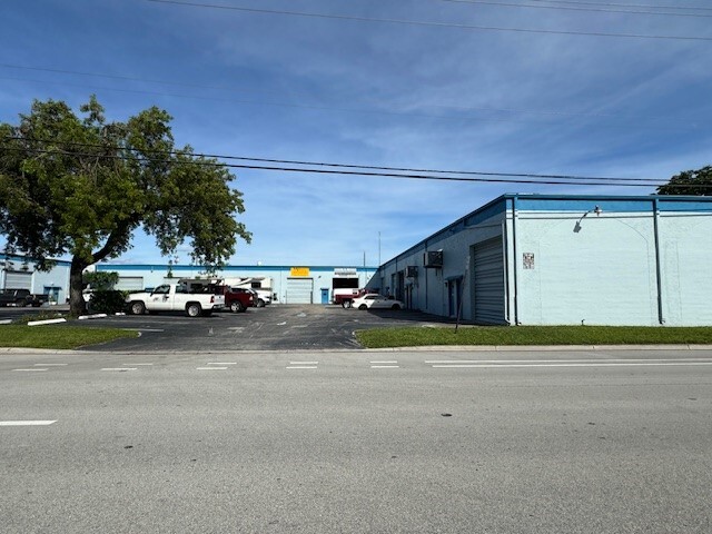 3030-3056 SW 4th Ave, Fort Lauderdale, FL for lease - Building Photo - Image 3 of 5