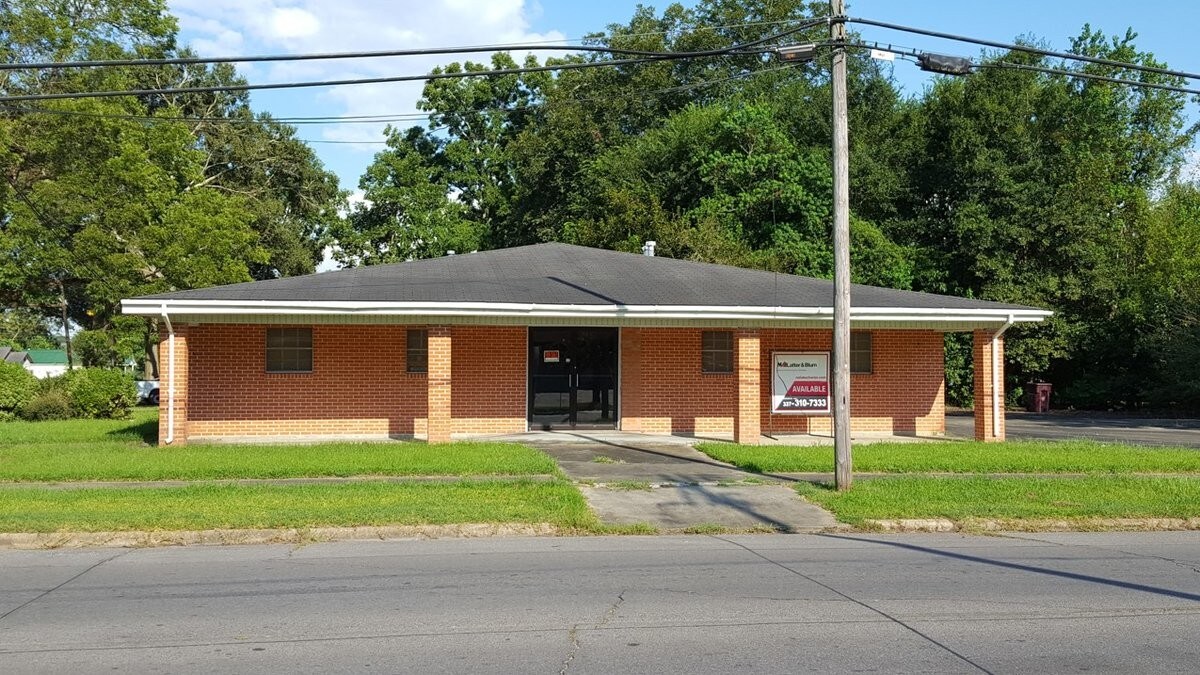 412 S Main St, Jennings, LA 70546
