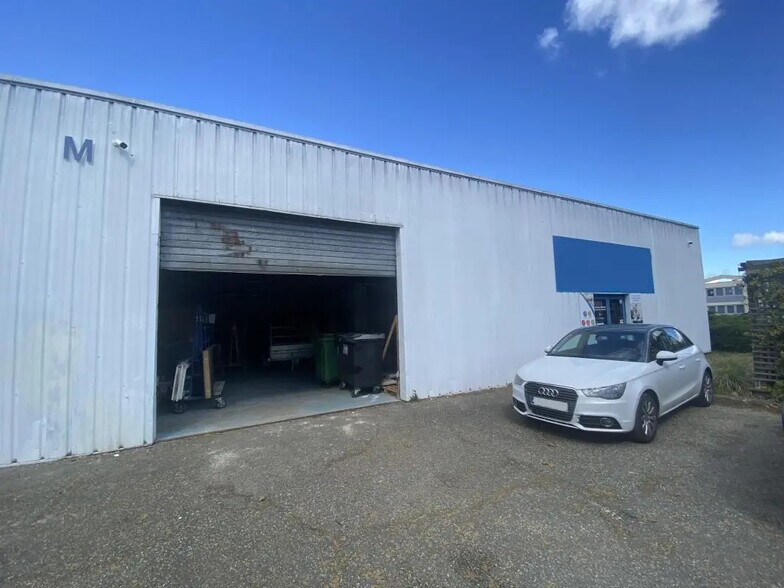 Flex in Gradignan for lease - Building Photo - Image 2 of 9