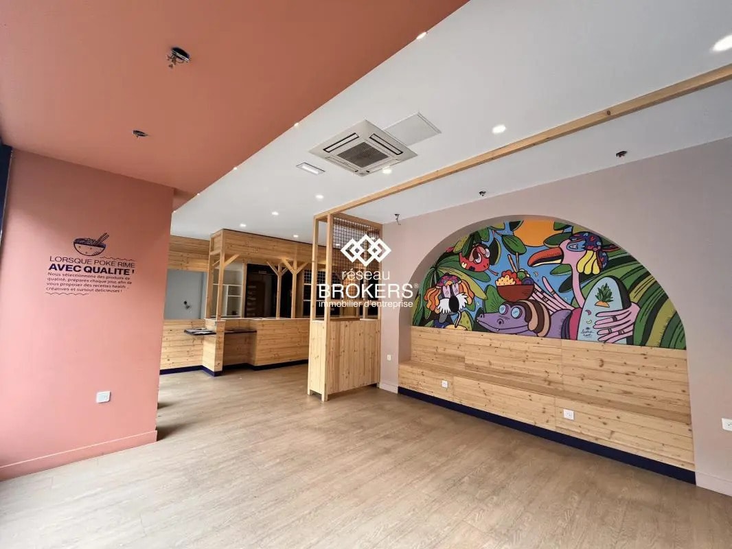 Retail in Cholet for lease Interior Photo- Image 1 of 6