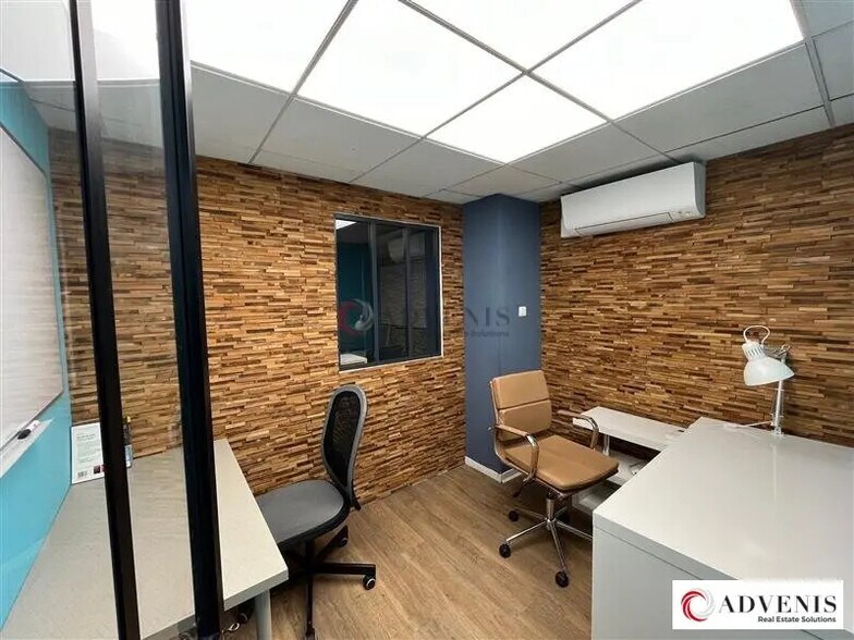Office in Bordeaux for sale - Interior Photo - Image 2 of 12
