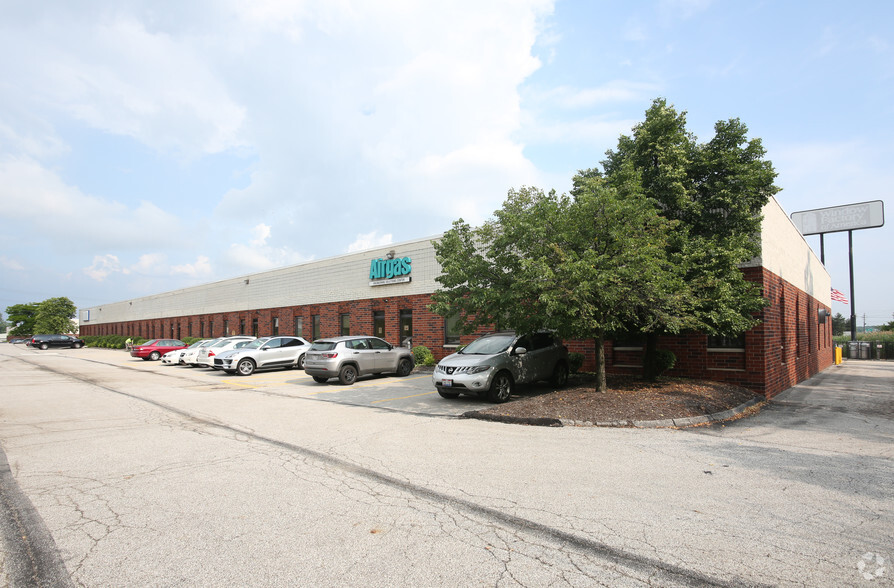 21610 Alexander Rd, Oakwood Village, OH for lease - Primary Photo - Image 1 of 15