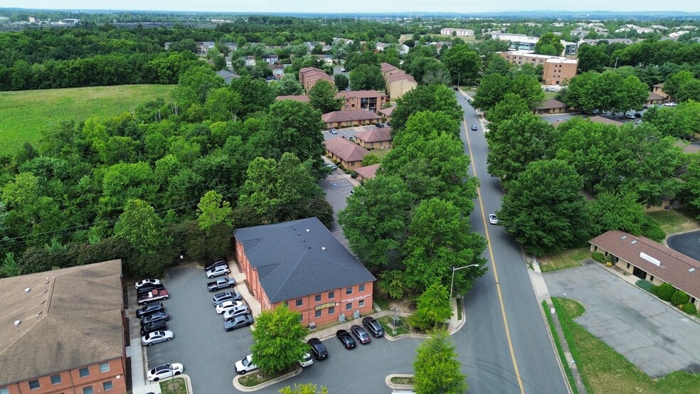 10529-10535 Crestwood Dr, Manassas, VA for lease - Building Photo - Image 3 of 8
