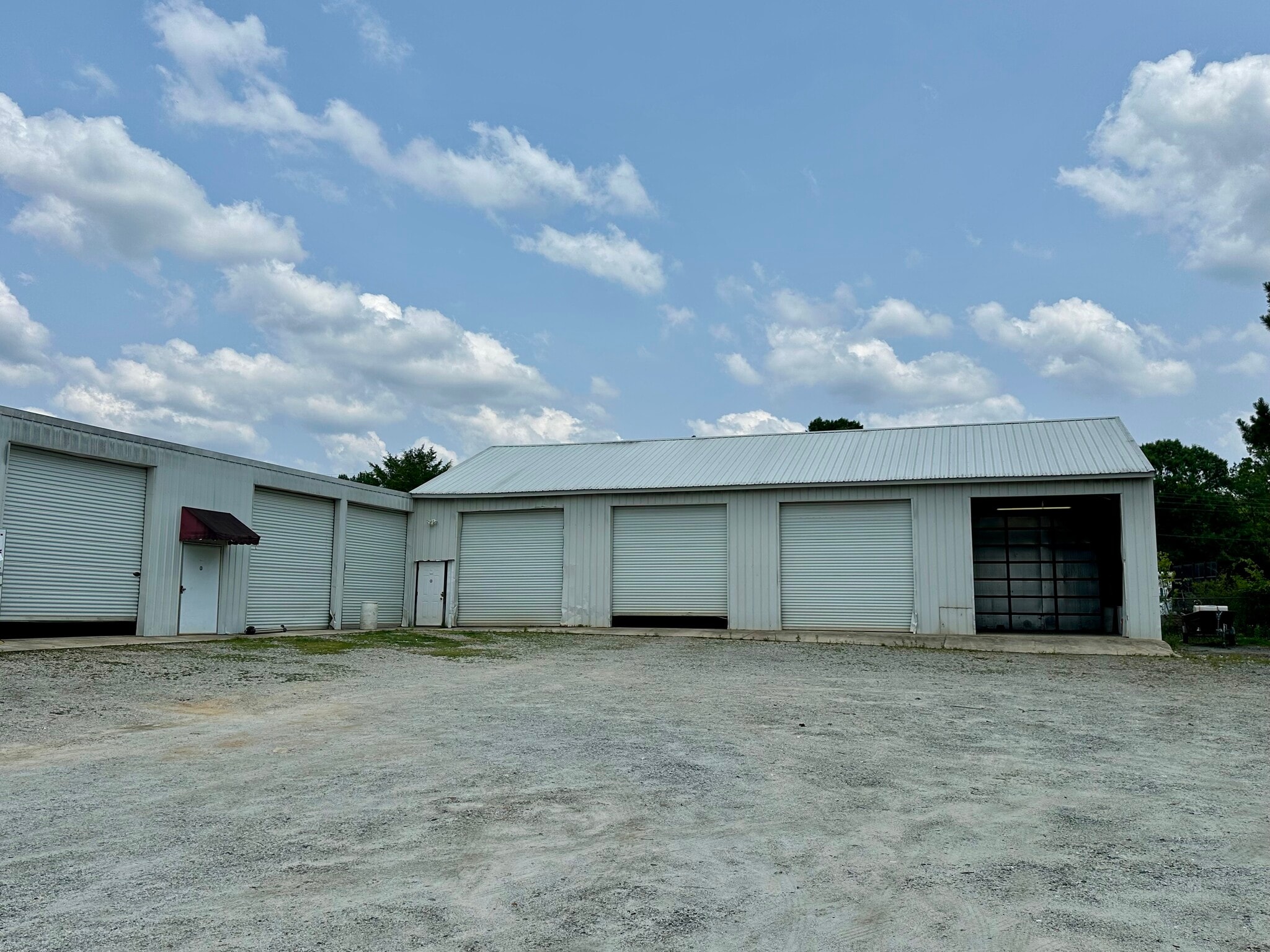 211 Stewart Rd, Sharpsburg, GA for lease Building Photo- Image 1 of 4