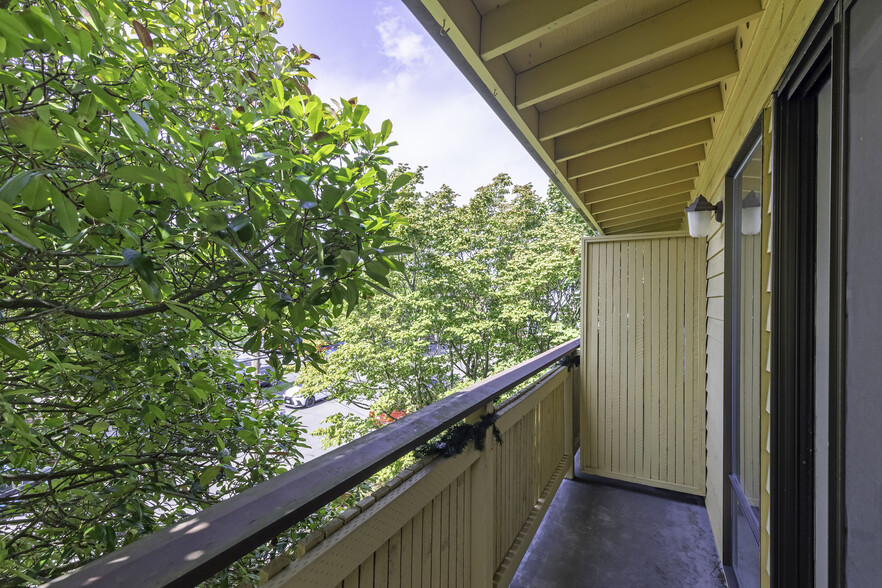 1514 Nob Hill Ave N, Seattle, WA for sale - Building Photo - Image 2 of 12