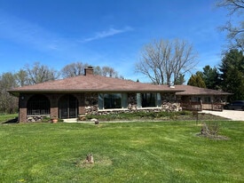 5430 Hillside Rd, Crystal Lake IL - Convenience Store