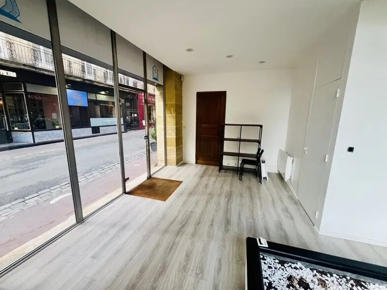 Retail in Bordeaux for lease - Interior Photo - Image 2 of 6