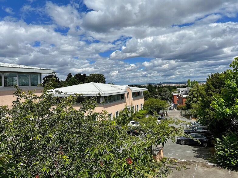 3 Rue Alfred De Vigny, Saint-Germain-en-Laye for sale - Building Photo - Image 2 of 8