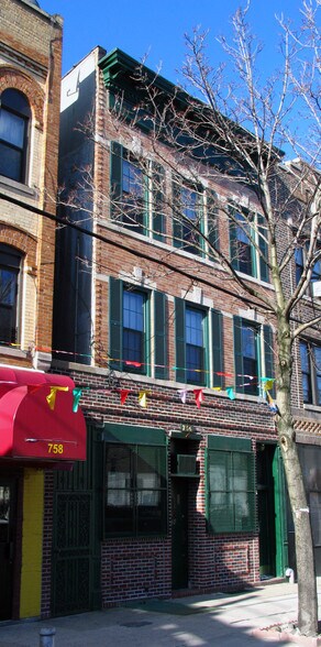 756 Woodward Ave, Ridgewood, NY for sale - Primary Photo - Image 1 of 1
