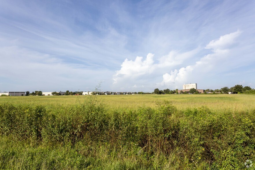 28140-28230 Challenger Rd, Punta Gorda, FL for sale - Primary Photo - Image 1 of 1