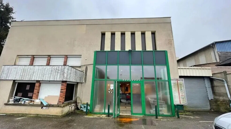Flex in Chambourcy for sale - Building Photo - Image 3 of 5