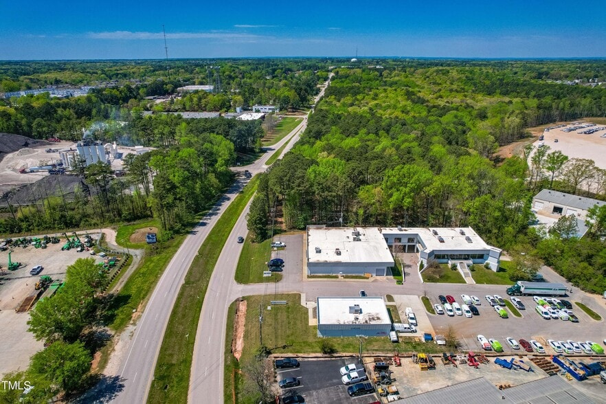 5706 Chapel Hill Rd, Raleigh, NC for lease - Building Photo - Image 3 of 25