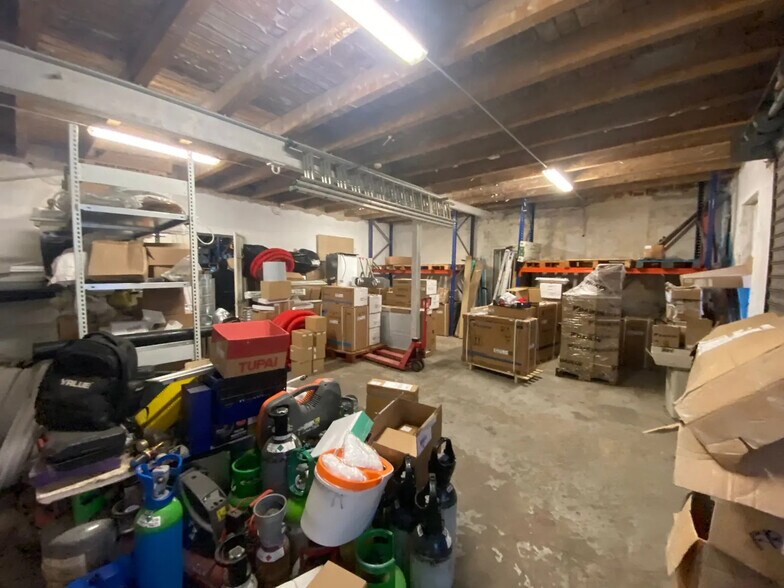 Flex in Marseille for sale - Building Photo - Image 2 of 9