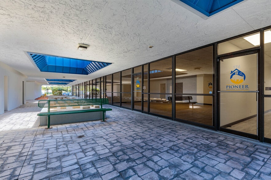 1301 Seminole Blvd, Largo, FL for sale - Building Photo - Image 3 of 8