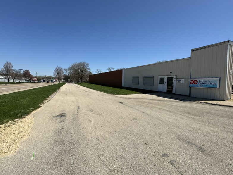 3944 Auburn St, Rockford, IL for lease - Building Photo - Image 2 of 33