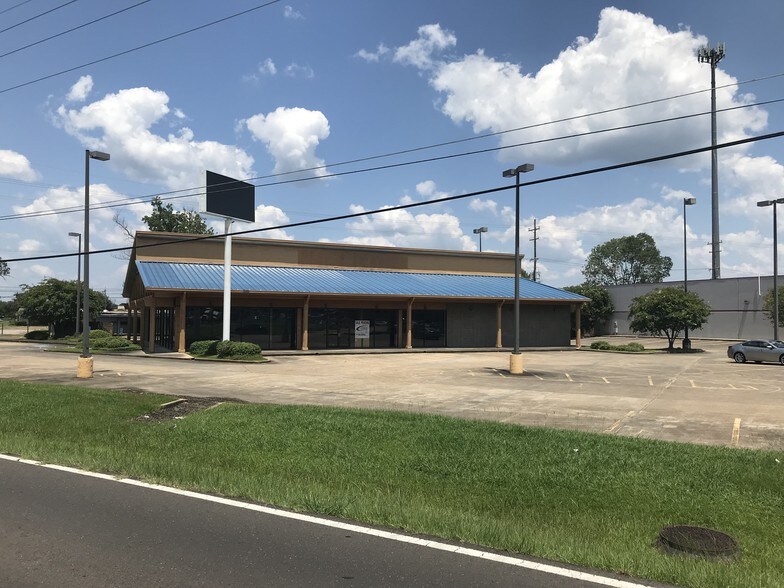 2235 S MacArthur Dr, Alexandria, LA 71301