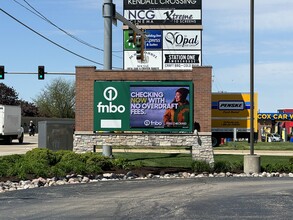 109 Veterans Pky, Yorkville, IL for lease Building Photo- Image 2 of 33