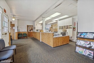 2028-2104 Oakton St, Park Ridge, IL for lease Lobby- Image 2 of 12