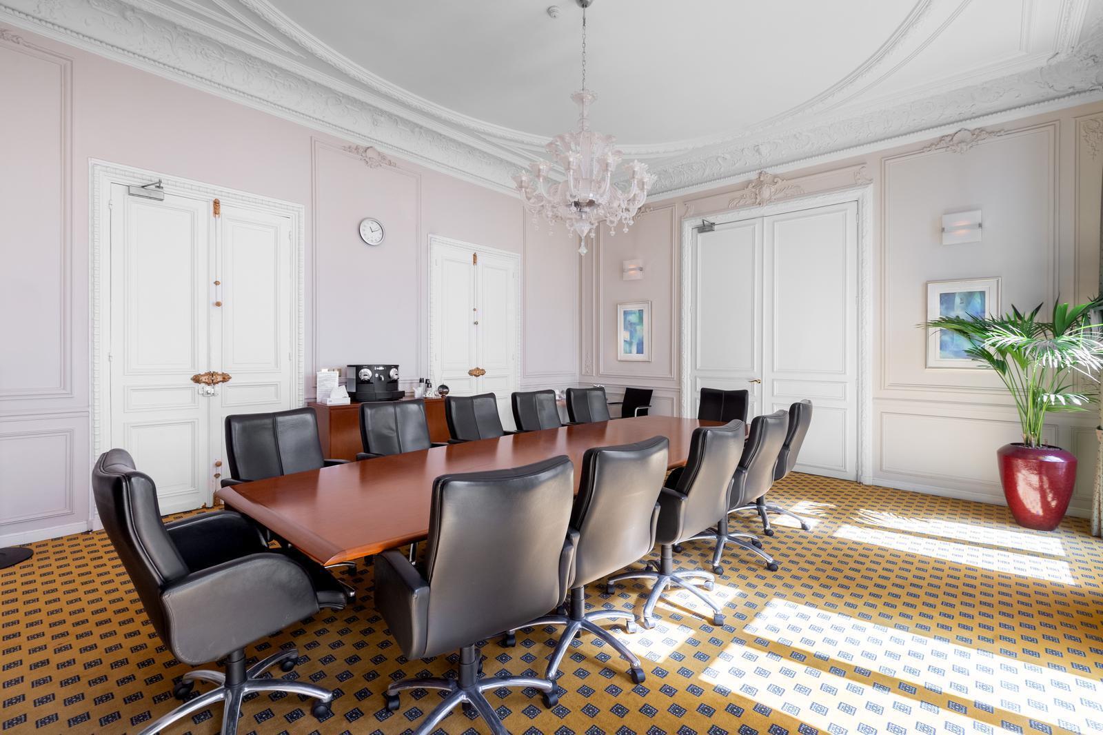 27 Rue De Bassano, Paris for lease Interior Photo- Image 1 of 11