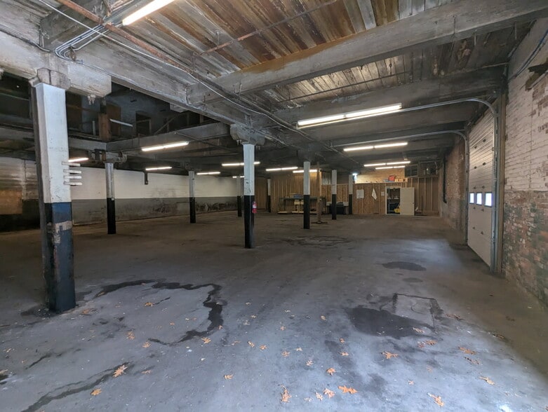 292 E School St, Woonsocket, RI for lease - Building Photo - Image 2 of 8